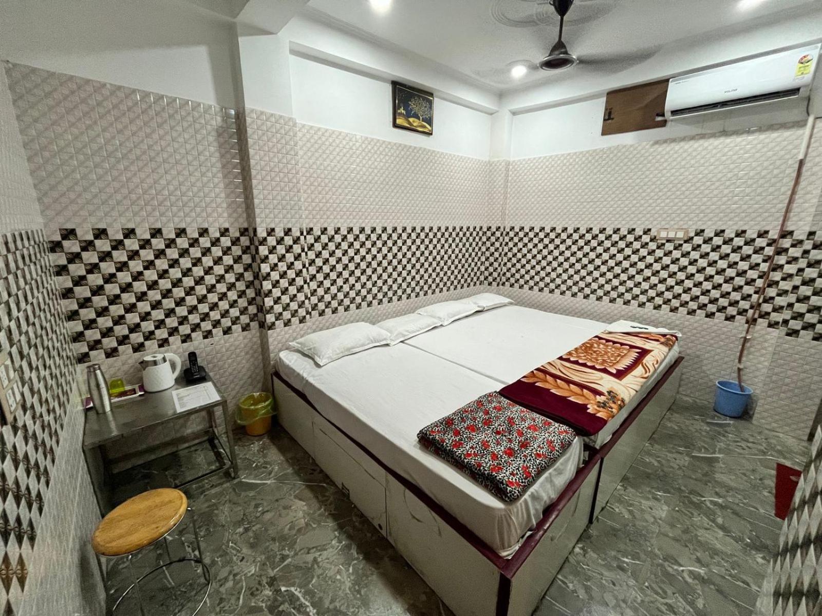 Thakur Ji Guest house