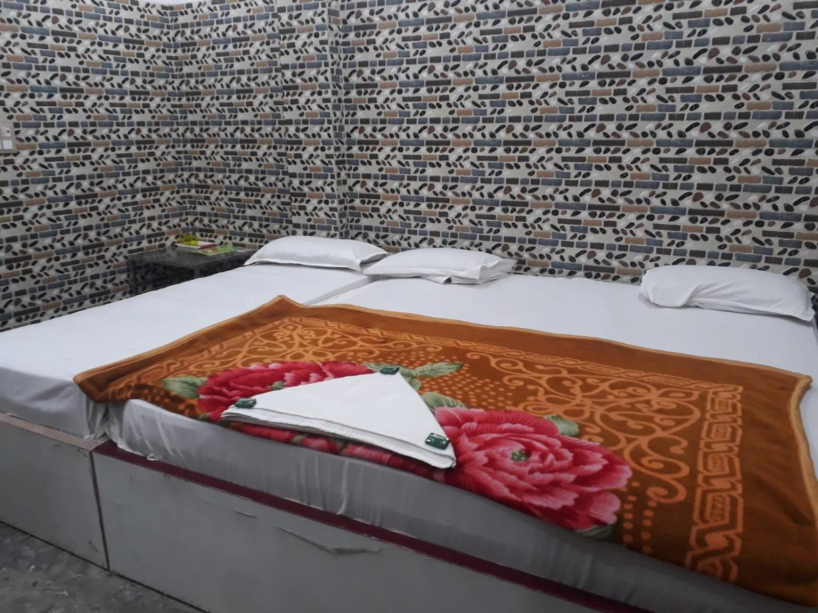 Thakur Ji Guest house *